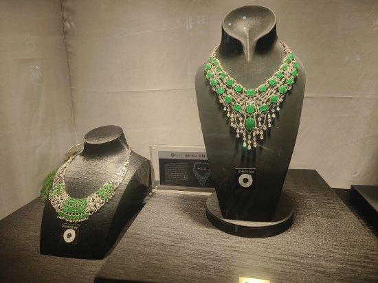 价值3个亿！七彩云南在第五届消博会上展示收藏级翡翠珍品