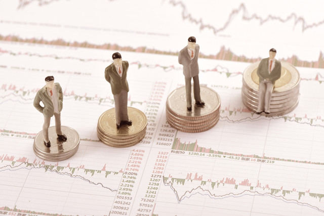 期货与千足金的投资策略有何不同？这些策略如何影响投资回报？