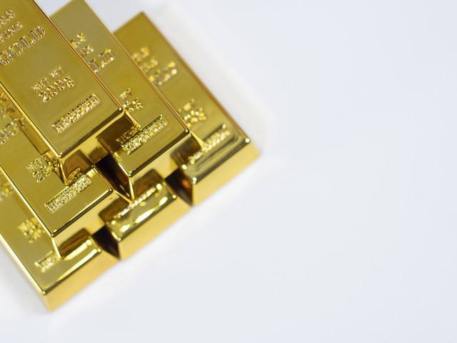 如何掌握手机纸黄金交易的技巧？这些技巧如何应用于实际操作？