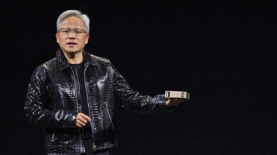 黄仁勋获十年来首次加薪，2025财年薪酬总额达4990万美元