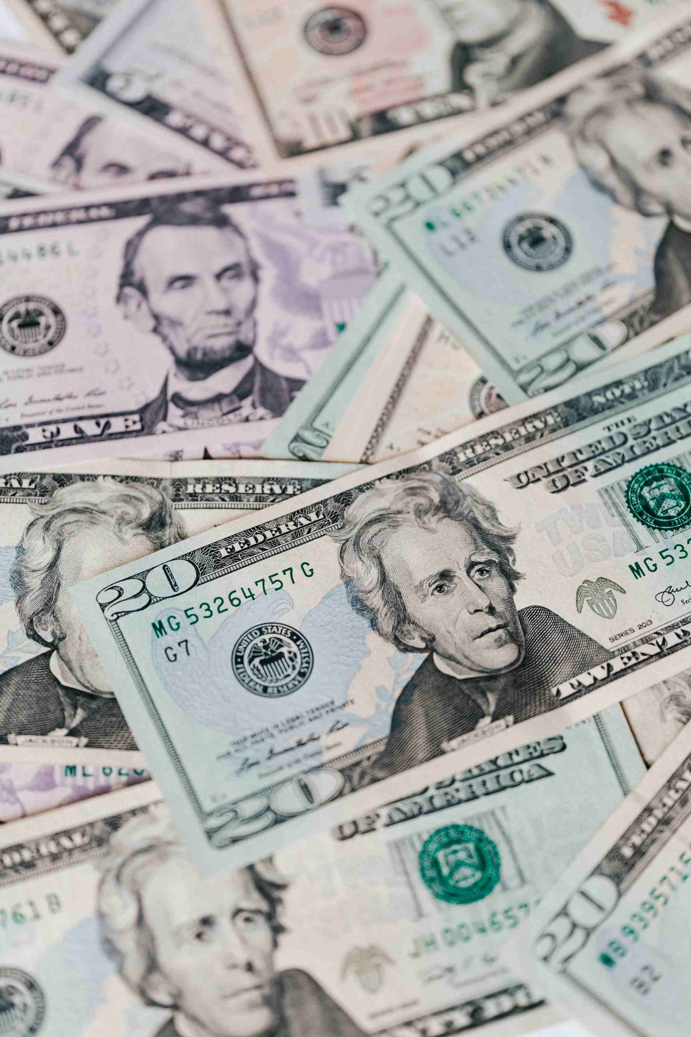金瑞与哪些因素相关联？这些关联因素对投资有何作用？